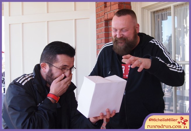 Run-Red-Run-H&amp;M-Hous-Mike-unboxing-02